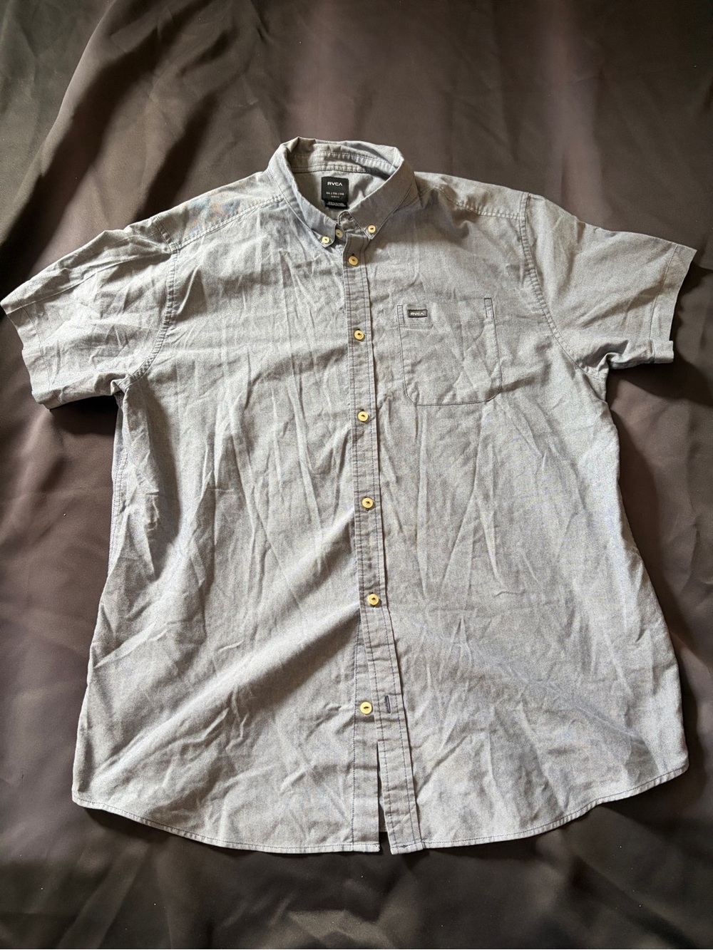 RVCA Men's Short Sleeve Button-Down Shirt in Light Gray